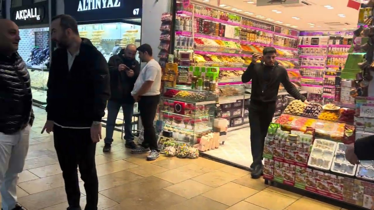 İstanbul beyazıt kapalı çarşı altının merkezini geziyoruz