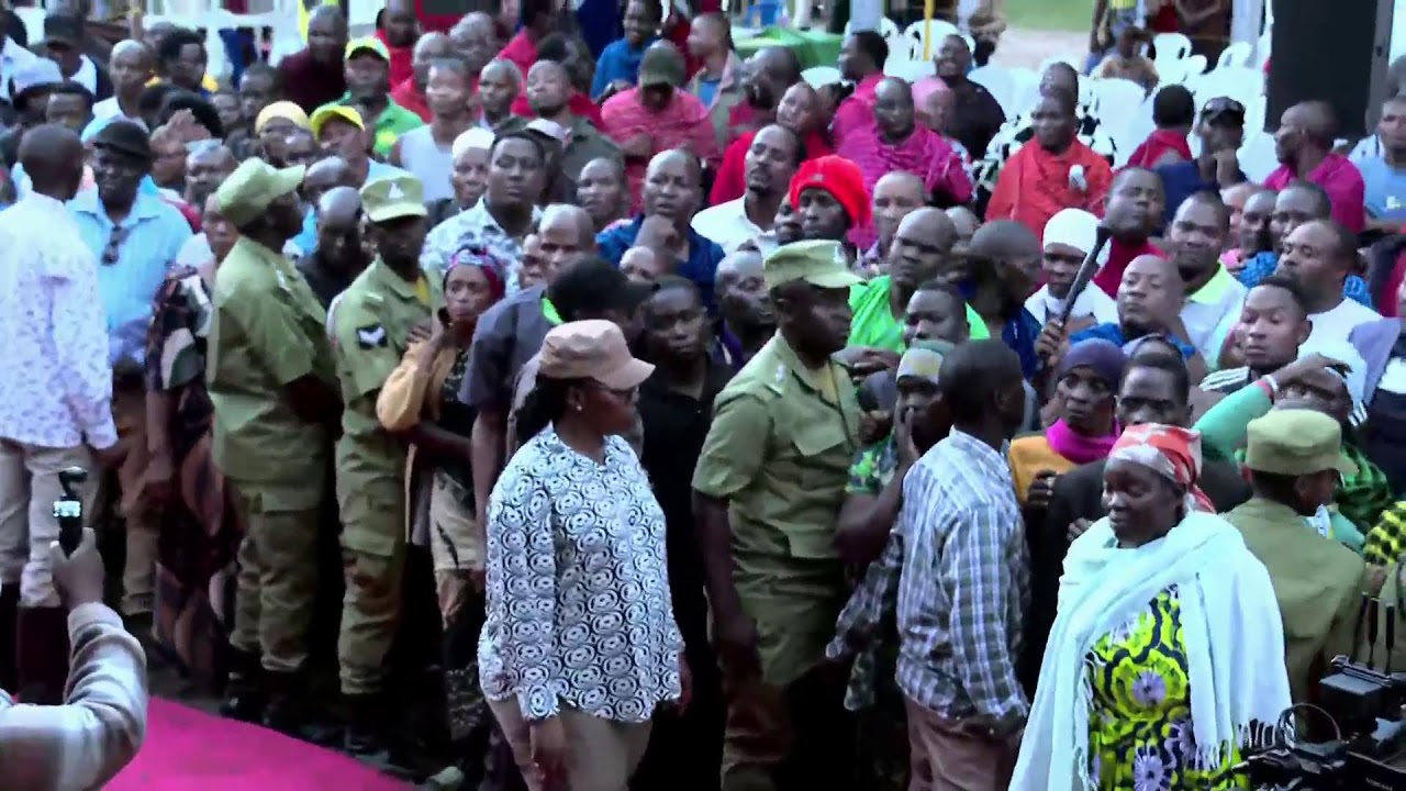 WAZIRI MKUU ANAZUNGUMZA NA WANANCHI WA MTO WA MBU