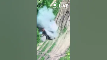 Дрон камікадзе працює по БМП 3 