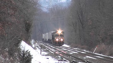 NS 20K In A Horn Dual Through Piscataway With Trailers On New Year