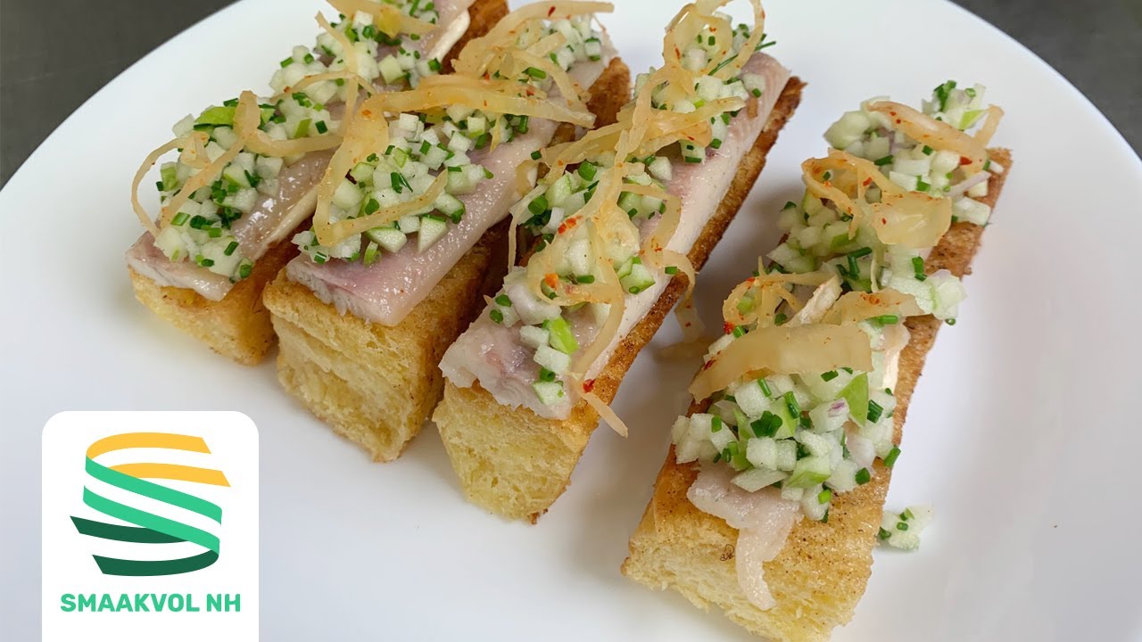 Recept: brioche toast met paling, kimchi en een appelsalade [Michelin waardig recept]
