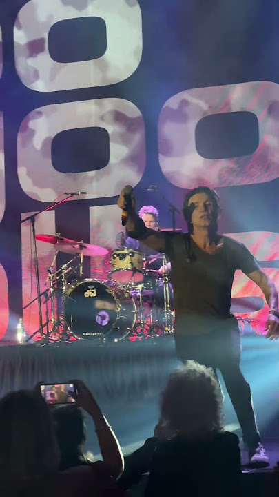 'Iris' live is an experience 🔥