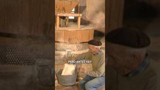 #SHORT | HARINA artesanal en un molino centenario accionado por agua (Vídeo completo en mi canal)