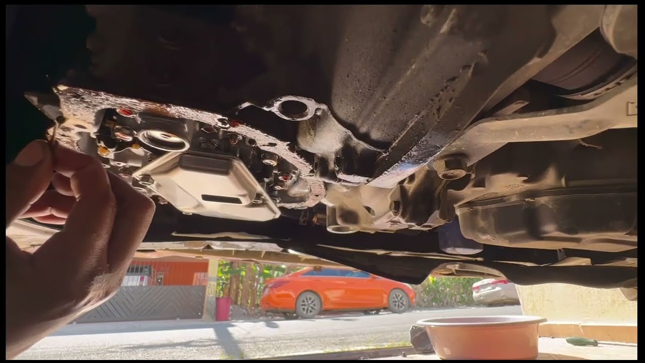 Como cambiar el líquido de transmisión CVT y filtros del Nissan Sentra 2013-2019