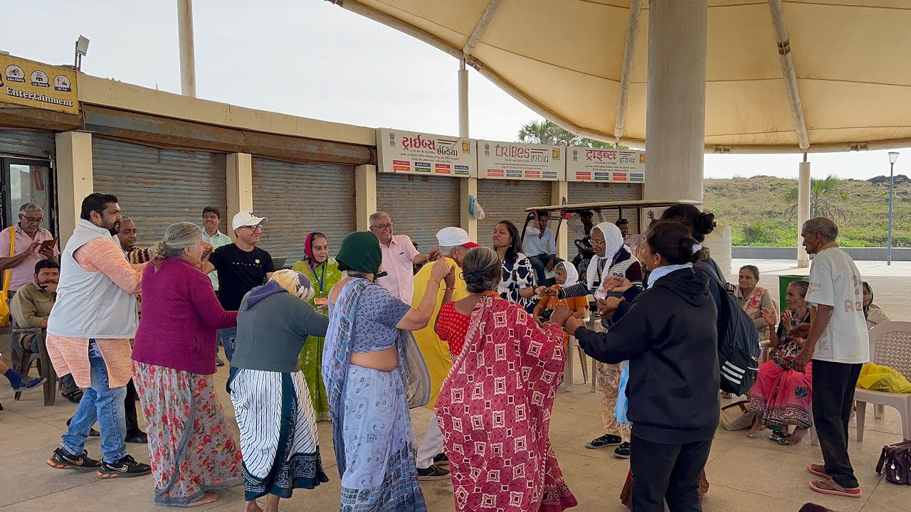 દીવ મા પિકનિક માટે આવેલા વૃધ્ધો એ ભરપુર આનંદ ઉઠાવયો. #shakilkashmani  #yesdiusamachar 