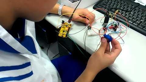 學生挑戰Arduino+可變電阻控制伺服馬達01