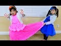 Emma y Jannie Pretend Play Pelean por un Vestido Princesa