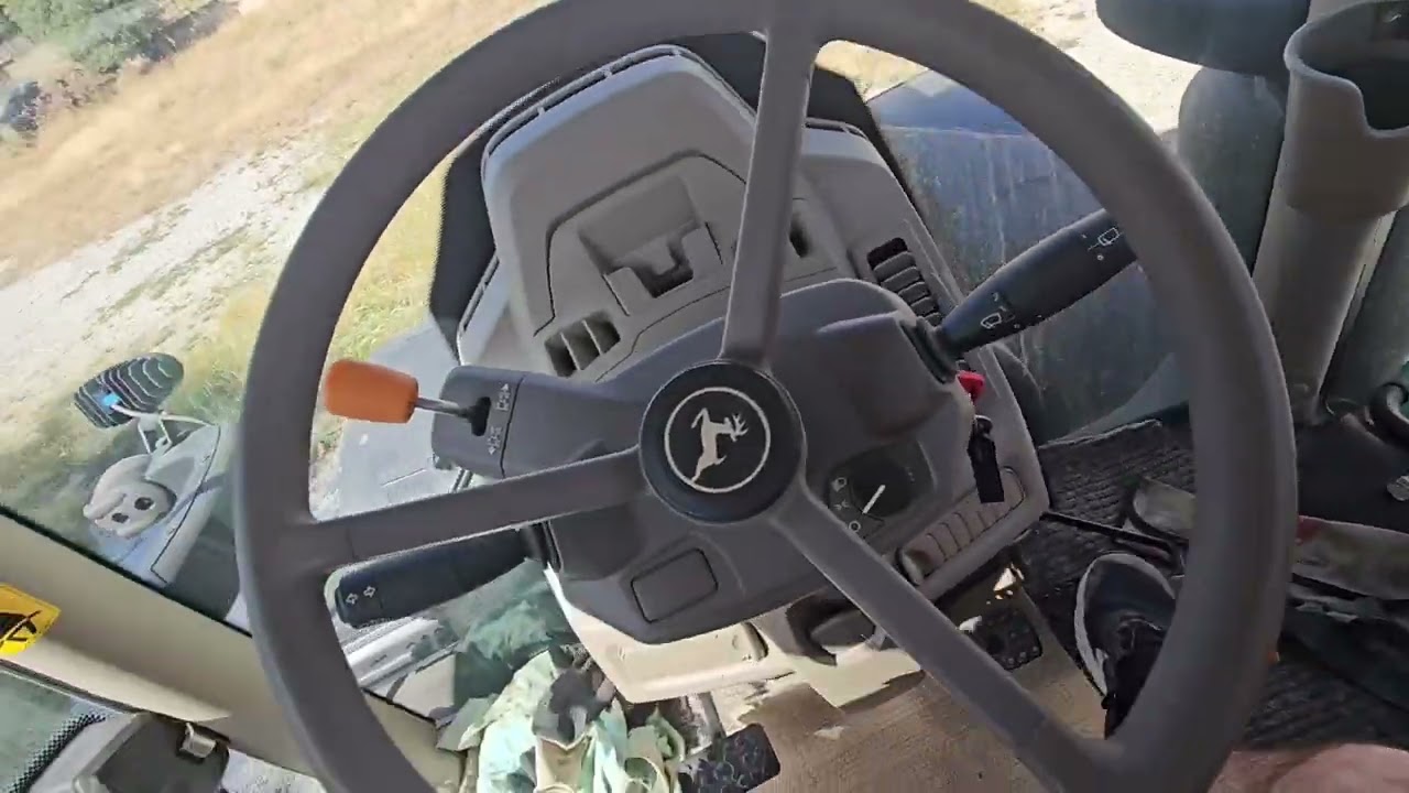 JD 6R 215 İLE DİSKARO ÇEKİYORUZ. TARLALAR HALI GİBİ OLUYOR.