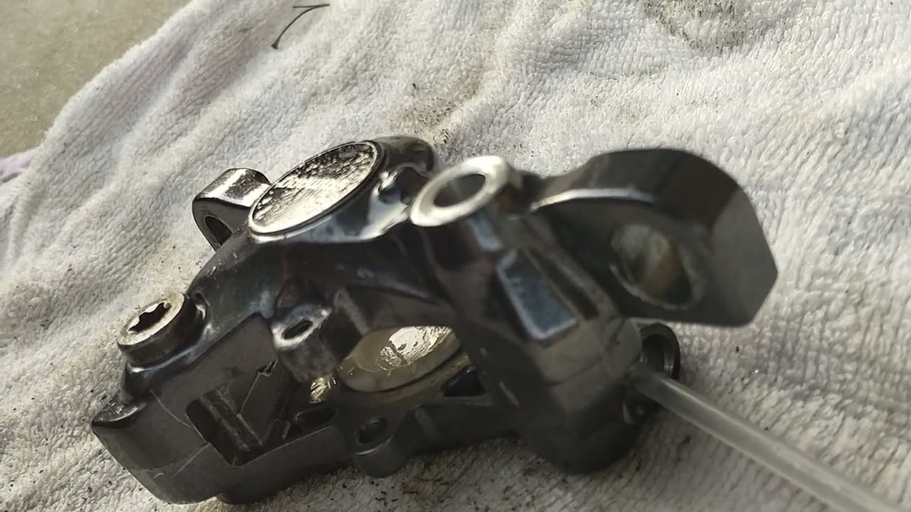 ディスクブレーキのセラミックピストン割れました　BR-R785