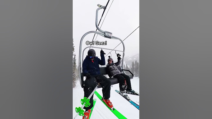 Chairlift bar up or down?😆 #chairliftfail #skiing #fatherandson