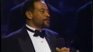 Bill Withers, Stevie Wonder, BeBe Winans, Patti Labelle - Lean On Me - Soul Train 25th Anniversary