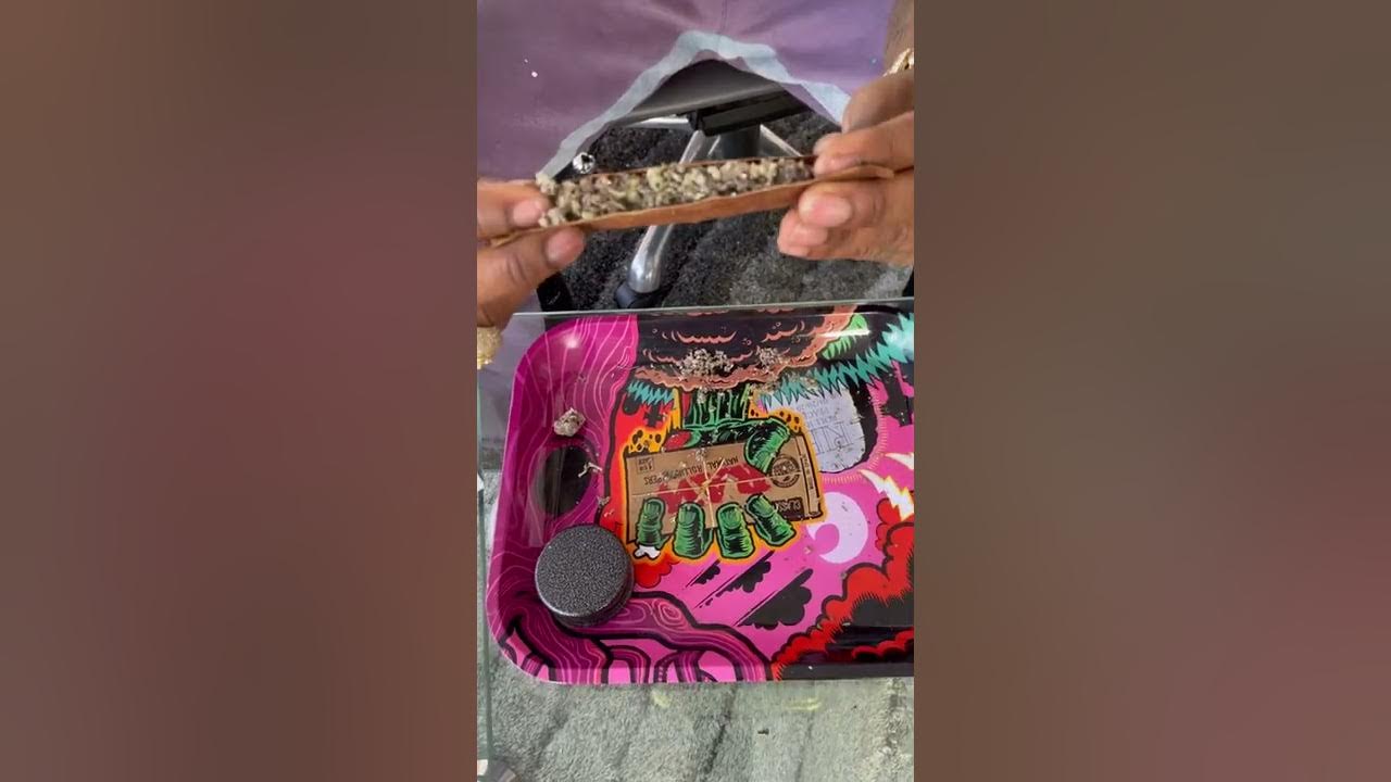 How to roll a Grabba Leaf with Tory Lanez Black Leprechaun YouTube