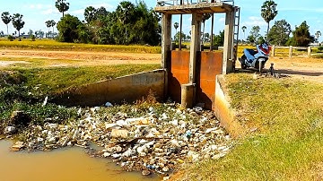 Removing A Lot Of Garbage Clogged On Water Gate - Unclogging Garbage From Canal