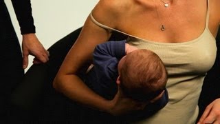 How to Football Hold a Baby | Breastfeeding