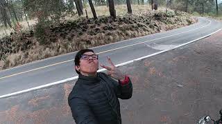Aventura a Amecameca- Paso de Cortés /  carro volteado en el camino