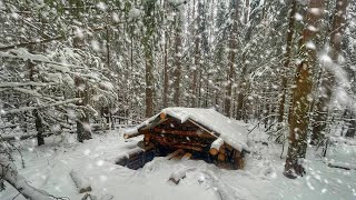 Construction of a SHELTER in a WINTER FOREST. Floor installation