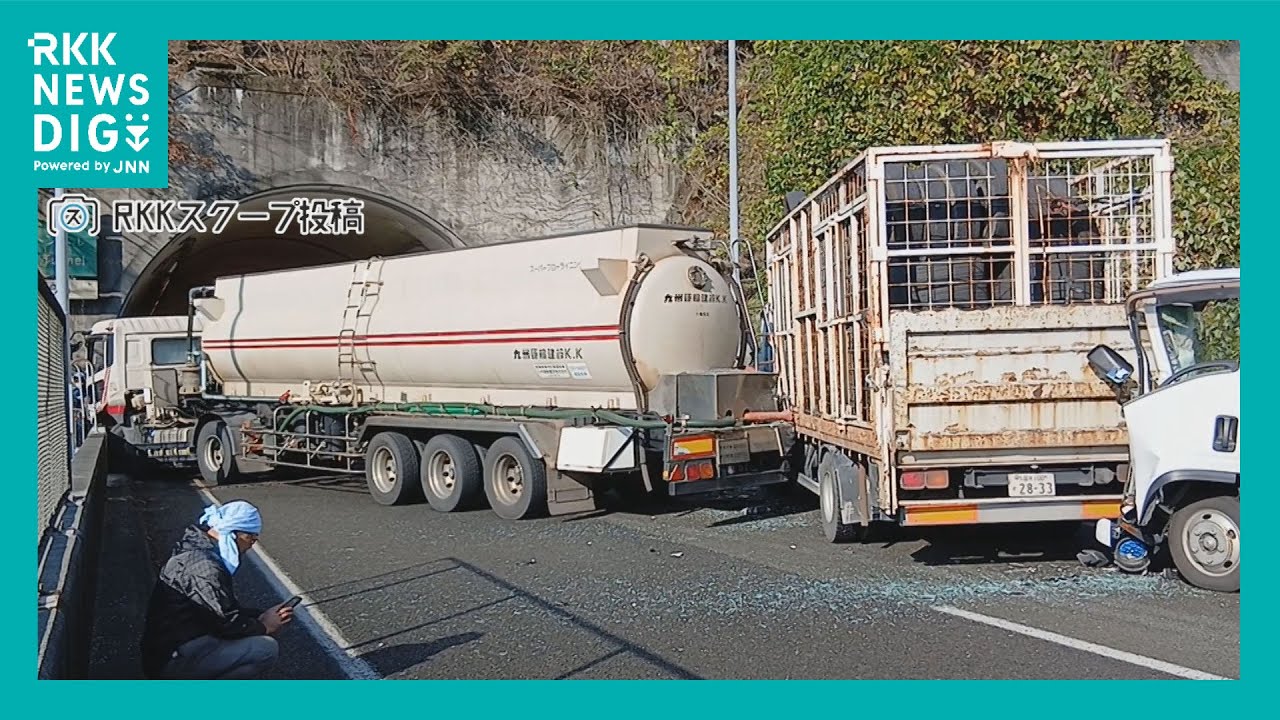 Eight vehicles collide on the expressway, five people transported