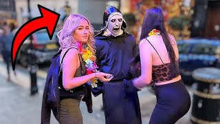 SHE HAS NO IDEA WHAT'S BEHIND HER! The NUN PRANK HALLOWEEN 2022