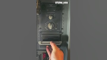 BOEING 737NG STILL GET SOFTWARE UPDATES FROM FLOPPY DISKS 💾 #boeing #flight #b737 #shorts