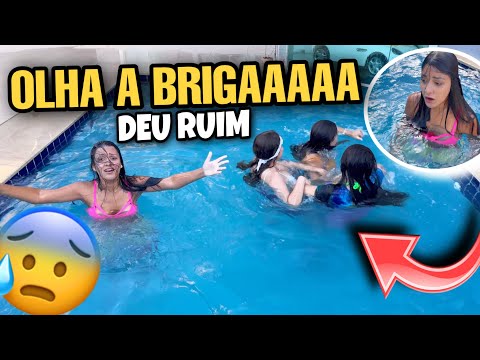 DEU BRIGA NA PISCINA!!!!! 😱 *QUEM PEGAR MAIS SABONETE GANHA* (desafio)