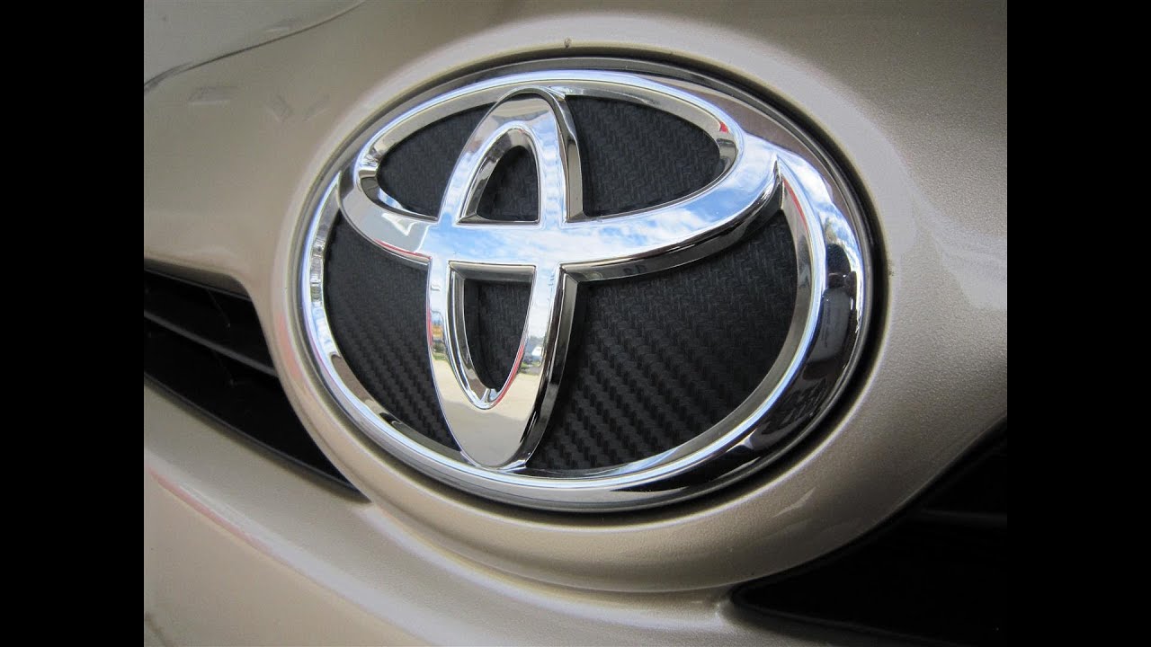 How To Wrap Toyota Prius Carbon Fiber Emblem - YouTube
