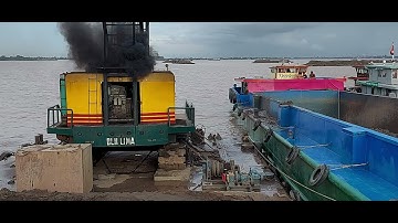 xáng cạp cát trên sông ( lima 1250 cạp xà lan 700 khối)