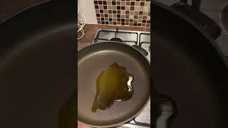 Fried egg tutorial 🍳 #egg #cooking #lifehack #meme #memes #funny #eggs #yummy