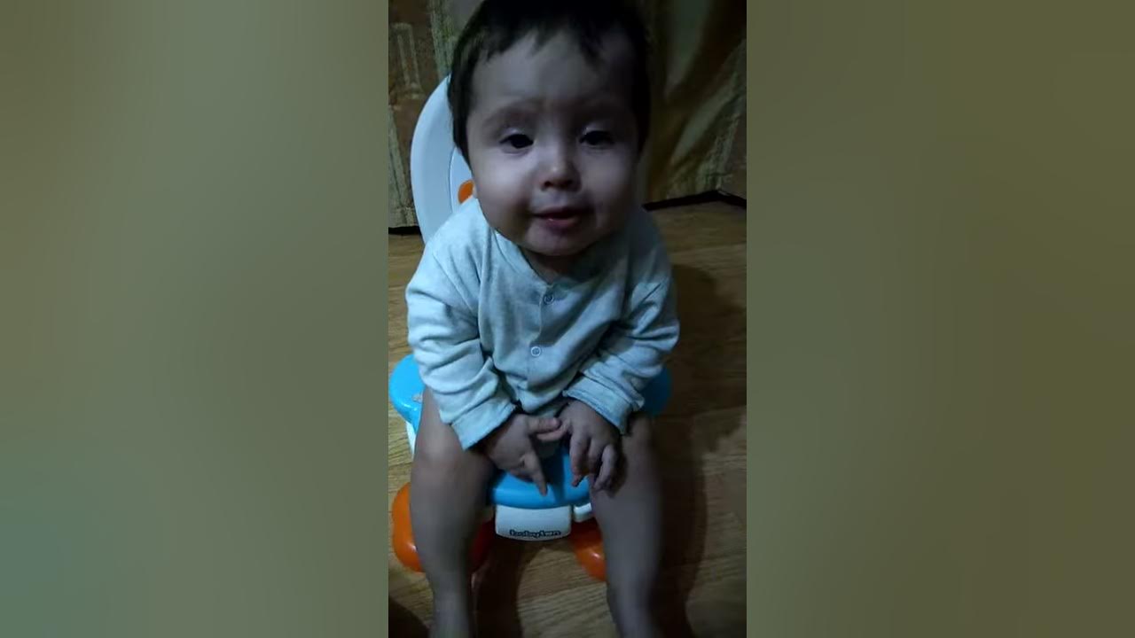 Сынок какает! - YouTube