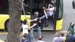 Funny Street Fight Between A Bus Driver And A Rejected Penger - İett Otobüs Şoförü Kavga