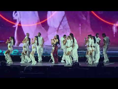 BLACKPINK Jisoo Hugs Kisses Solo Deadline Concert Ph Arena Bulacan Live Full Performance Fancam