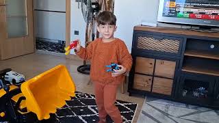 Kaç Oyuncak Kamyonda Kaldı 👮‍♂️Samet ve Deniz ile Kepçe ve Polis Kamyonu Oyunu EĞLENCELİ ÇOCUK OYUNU