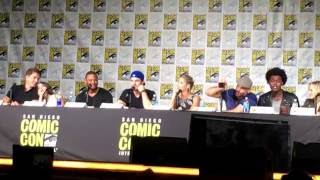 The cast of ARROW sings at SDCC '16