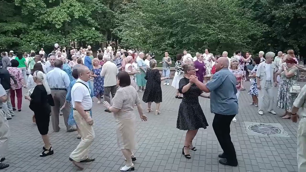 Листья жёлтые...... 30.08.25 Гомель парк Луначарского 🥰💫