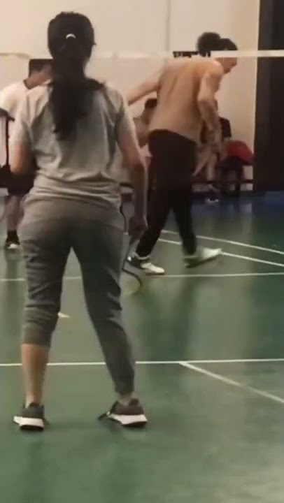 Badminton lucu