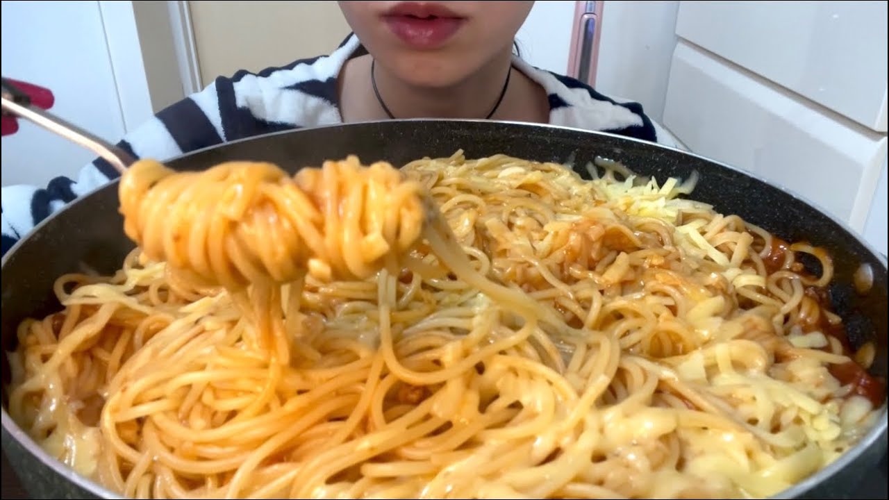 【ASMR，咀嚼音】Spaghetti with Meat Sauce！チーズ大量ミートソースパスタ！