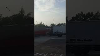 nunggu bus Basuri telolet #vlog #viral #video #short #telolet #teloletbasuri screenshot 3