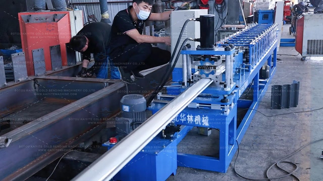 Roll up shutter door making machine roll forming machine - YouTube