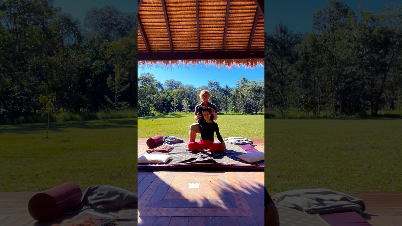 Shoulder & thoracic massage 