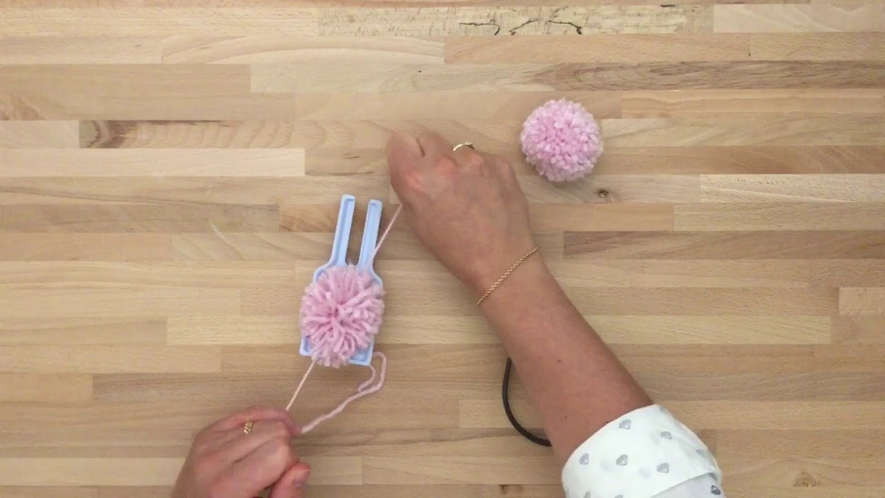 Comment utiliser un appareil à pompon ? - YouTube