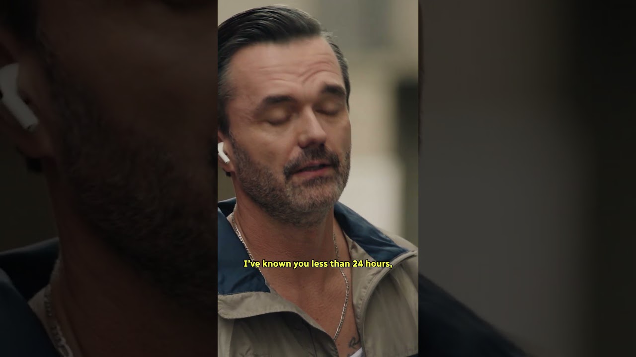 У Криса сейчас очень много дел.