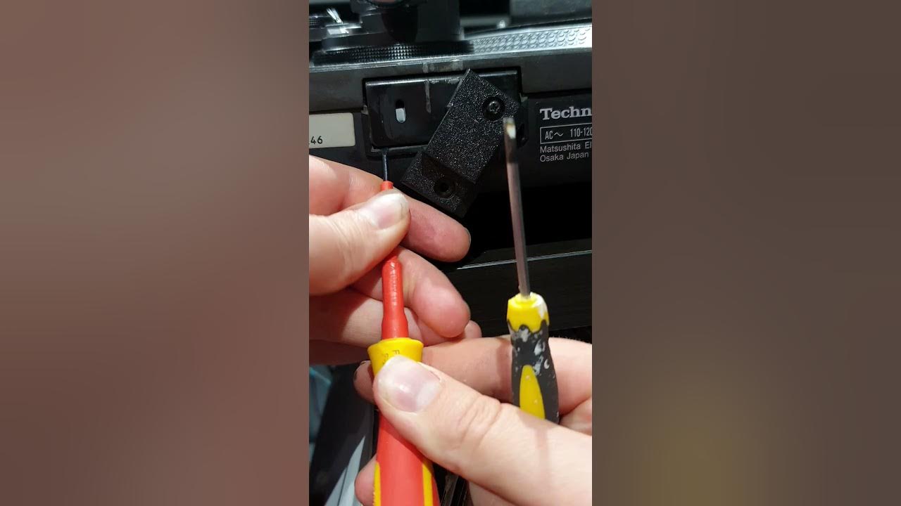 How to reattach the lid/dust cover on a Technics 1210 in 10 minutes