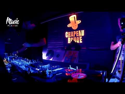 THOMAS TESLA | CHapeau rouge Prague