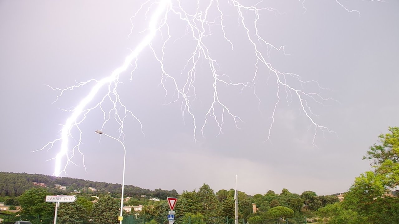 rain man Chasse aux Orages Violent, Foudre et Grèle à Lorgues ( Var ) Close lightning strike