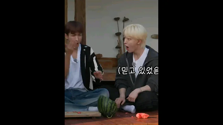 😆Splitting watermelon with hand🍉#seventeen #mingyu#dokyeom#seungkwan#scoups#dino#dk