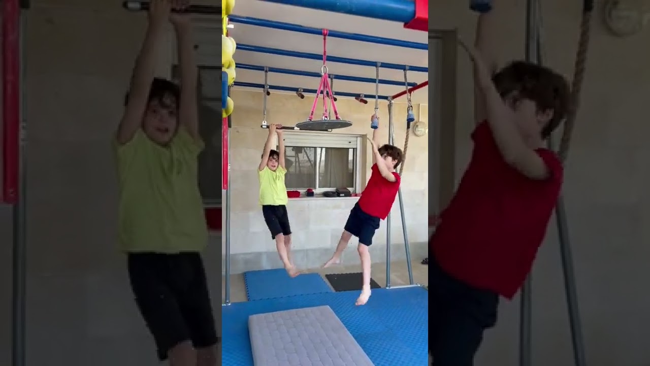 Ninja Warrior Twins Catching UFO Obstacle 