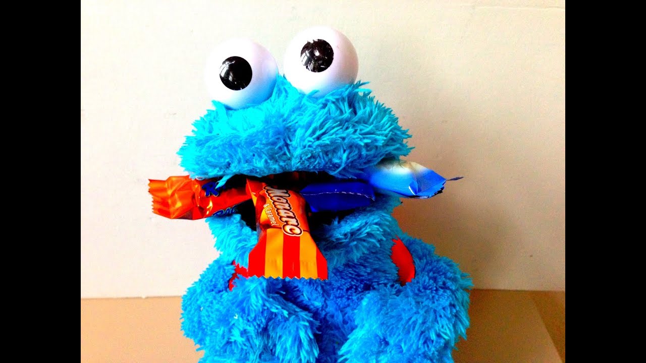 Cookie Monster eats Chocolate كعكي العاب اﻷطفال YouTube