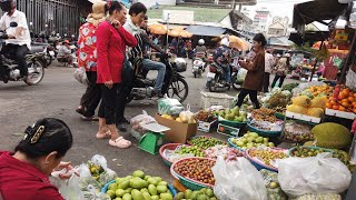 Early fresh morning Cambodian Market food and lifestyle show