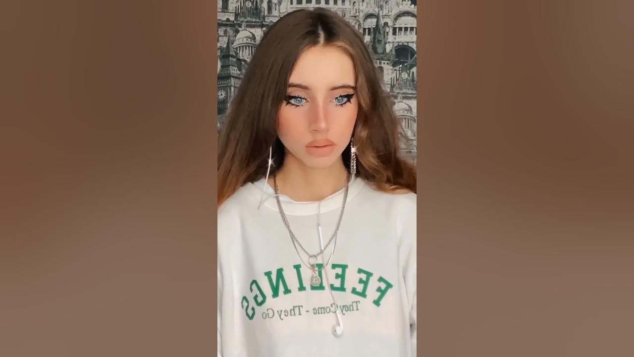 Стрелки лии стеффи. Какое настоящее имя лии. Какое настоящее имя лии. Лиа стефи. Лиа стеффи книги.