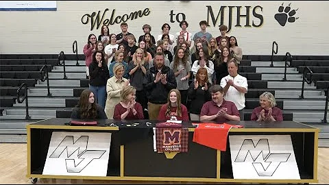 Hannah Smoot signs with Maryville College