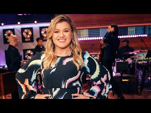 Breaking News:the Stranger Things Actor He Was Not Cool, Kelly Clarkson Makes Fun Of His Hairstyle